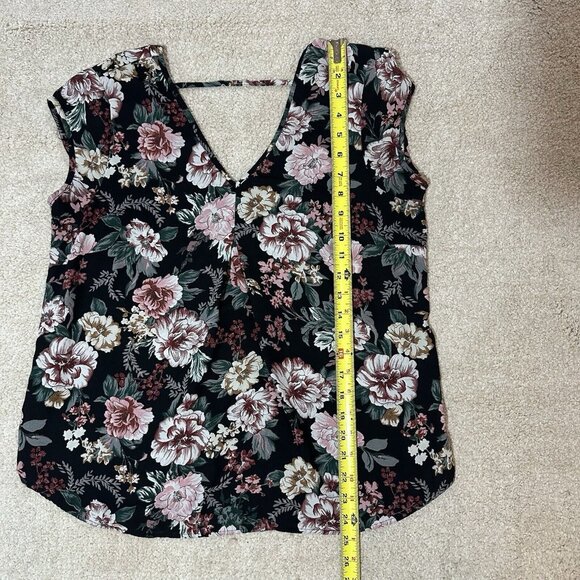 Halogen Top Women’s Medium Petite Black Floral Sleeveless Pink Flowers - Picture 9 of 13